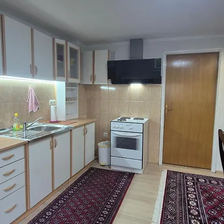 Bosnian Secret Apartment- Free Parking *