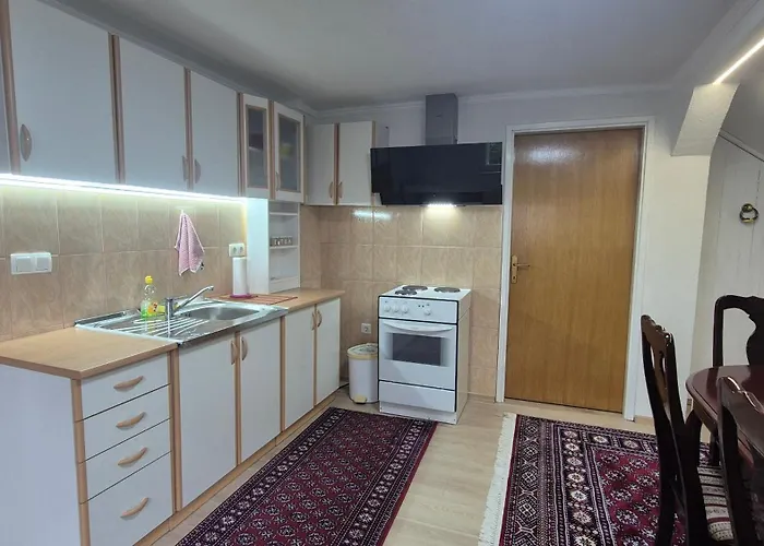 Bosnian Secret Apartment- Free Parking *